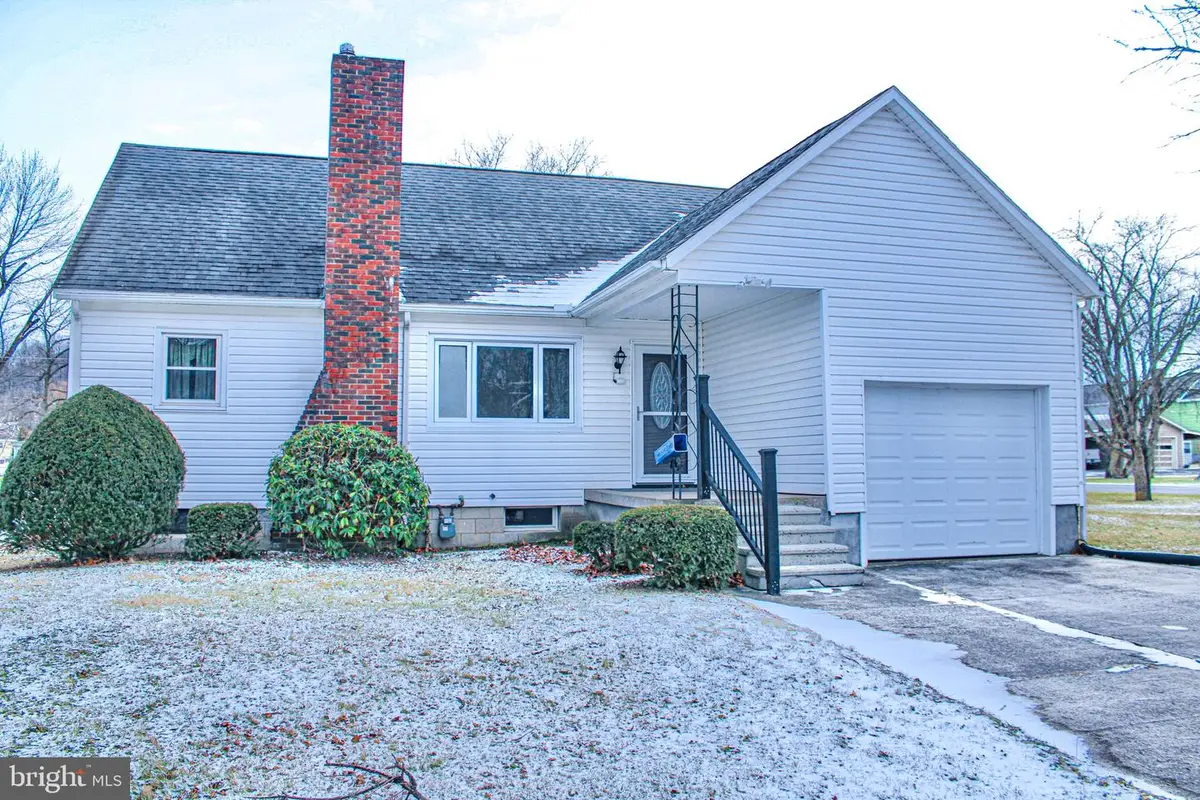 1029 6th Ave, Duncansville, PA 16635 - #1