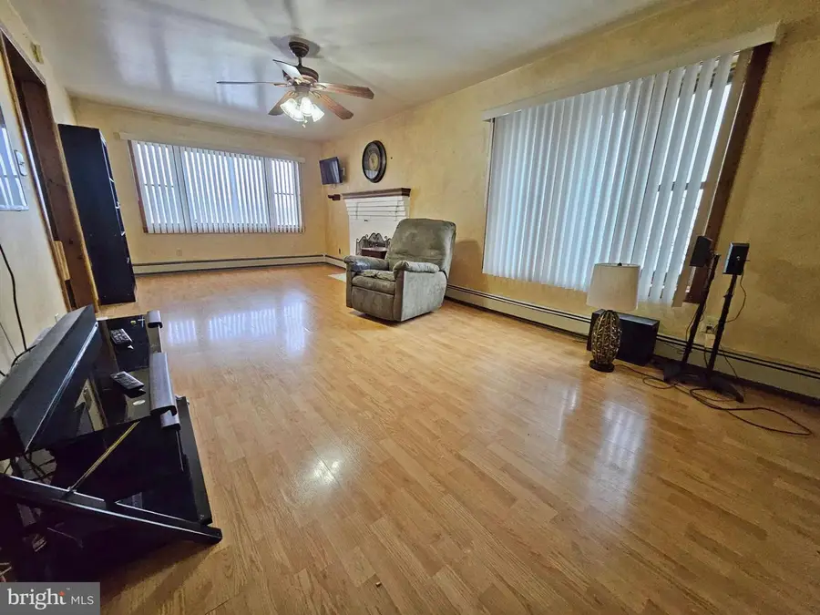 2430 Oak Ave, Altoona, PA 16601 - #3