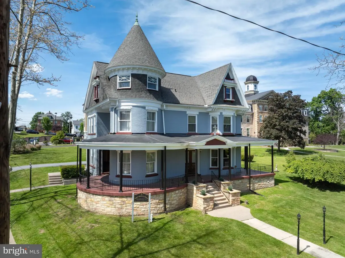 501 Walnut St, Hollidaysburg, PA 16648 - #1