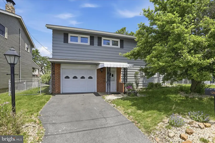 1204 S 10th St, Altoona, PA 16602 - #2
