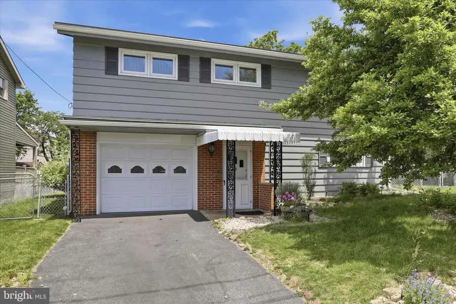 1204 S 10th St, Altoona, PA 16602 - #3