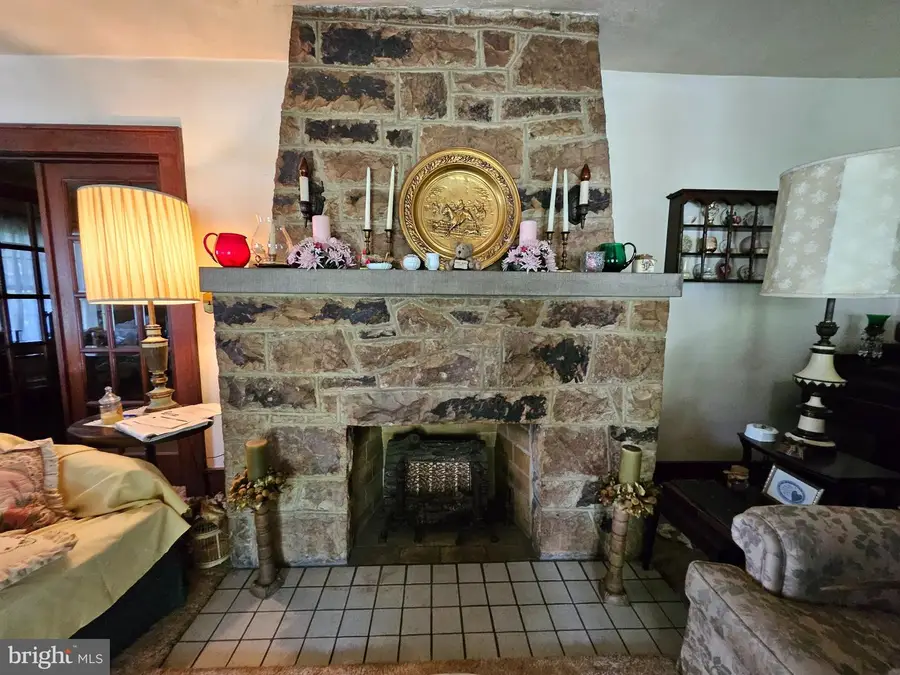 806 Garber St, Hollidaysburg, PA 16648 - #3