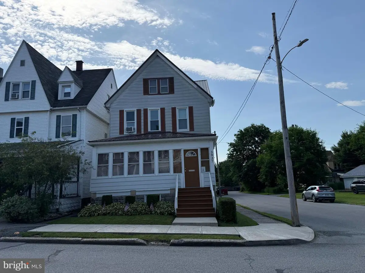 2927 Pine Ave, Altoona, PA 16601 - #1