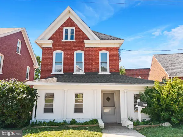 304 Poplar St, ROARING SPRING, PA 16673