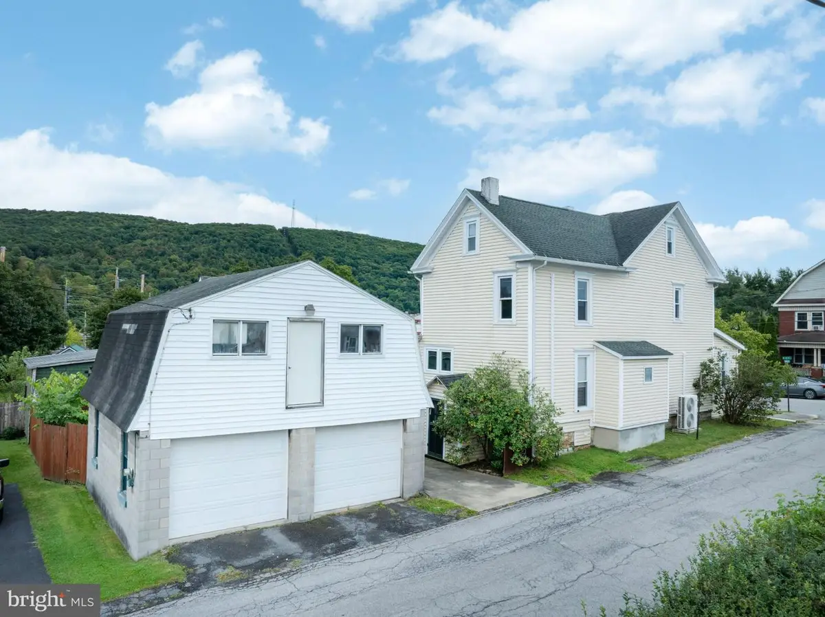 316 W 18th St, Tyrone, PA 16686 - #1