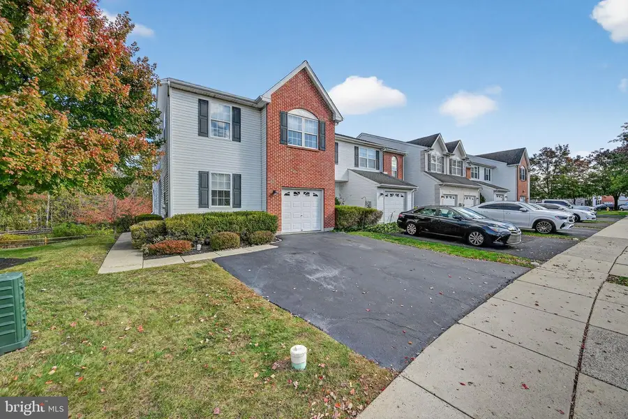 172 Hampshire Dr, Sellersville, PA 18960 - Image #2