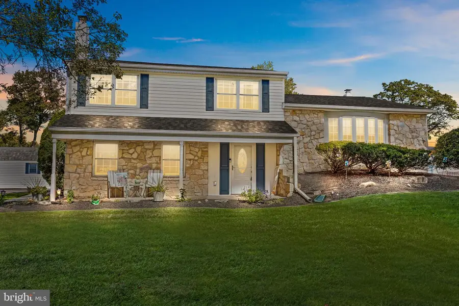 377 Holly Dr, Southampton, PA 18966 - Image #2