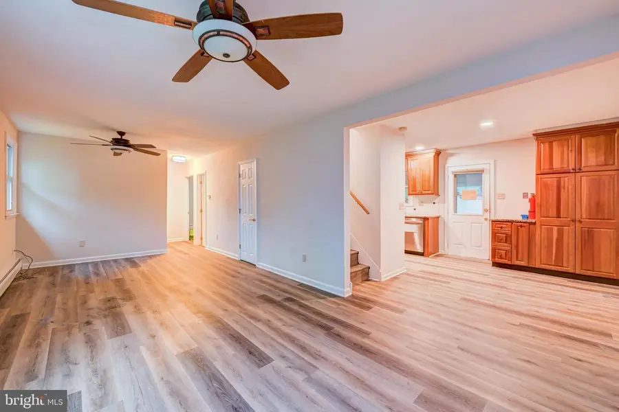 402 Larchwood Ave, Feasterville Trevose, PA 19053 - Image #3