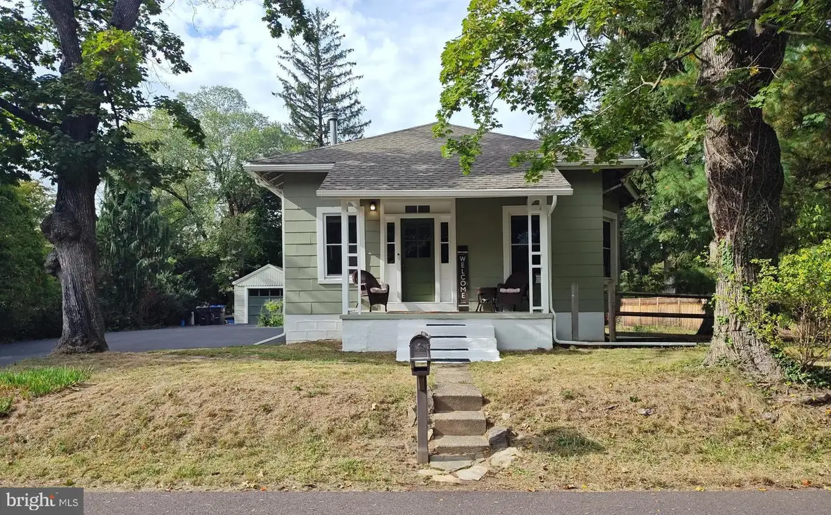 137 Mathews Ave, Doylestown, PA 18901 - Image #1