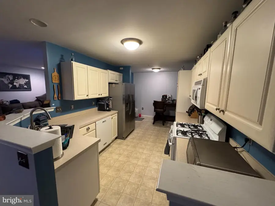 213 Hampshire Dr, Sellersville, PA 18960 - Image #2