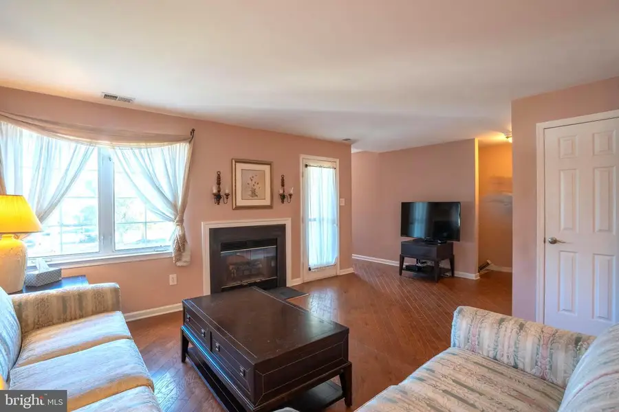 150 Naomi Ct, Levittown, PA 19057 - Image #3