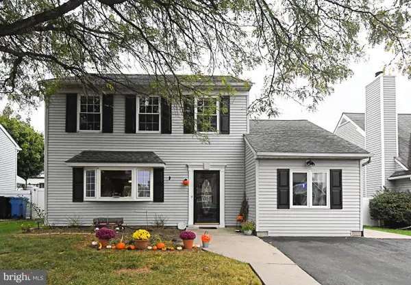 1050 Village Dr, CROYDON, PA 19021