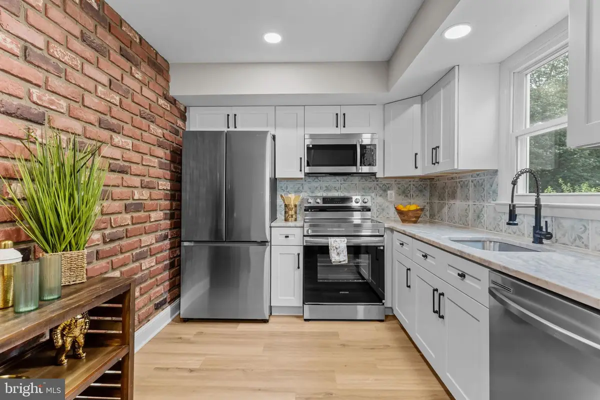 387 Larchwood Ave, Feasterville Trevose, PA 19053 - Image #1