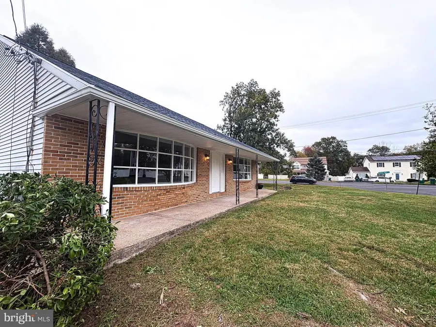 114 Nursery Ave, Levittown, PA 19057 - Image #3