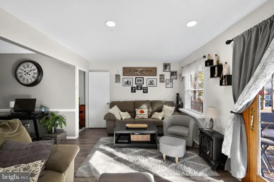 423 N Mount Vernon Cir, Bensalem, PA 19020 - Image #2