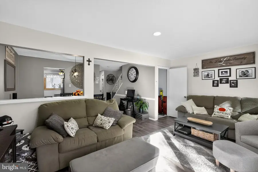 423 N Mount Vernon Cir, Bensalem, PA 19020 - Image #3