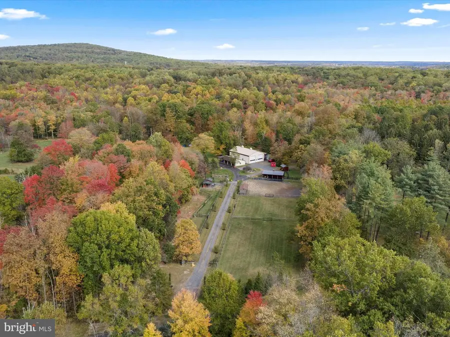 466 Deerwood Ln, Quakertown, PA 18951 - Image #2