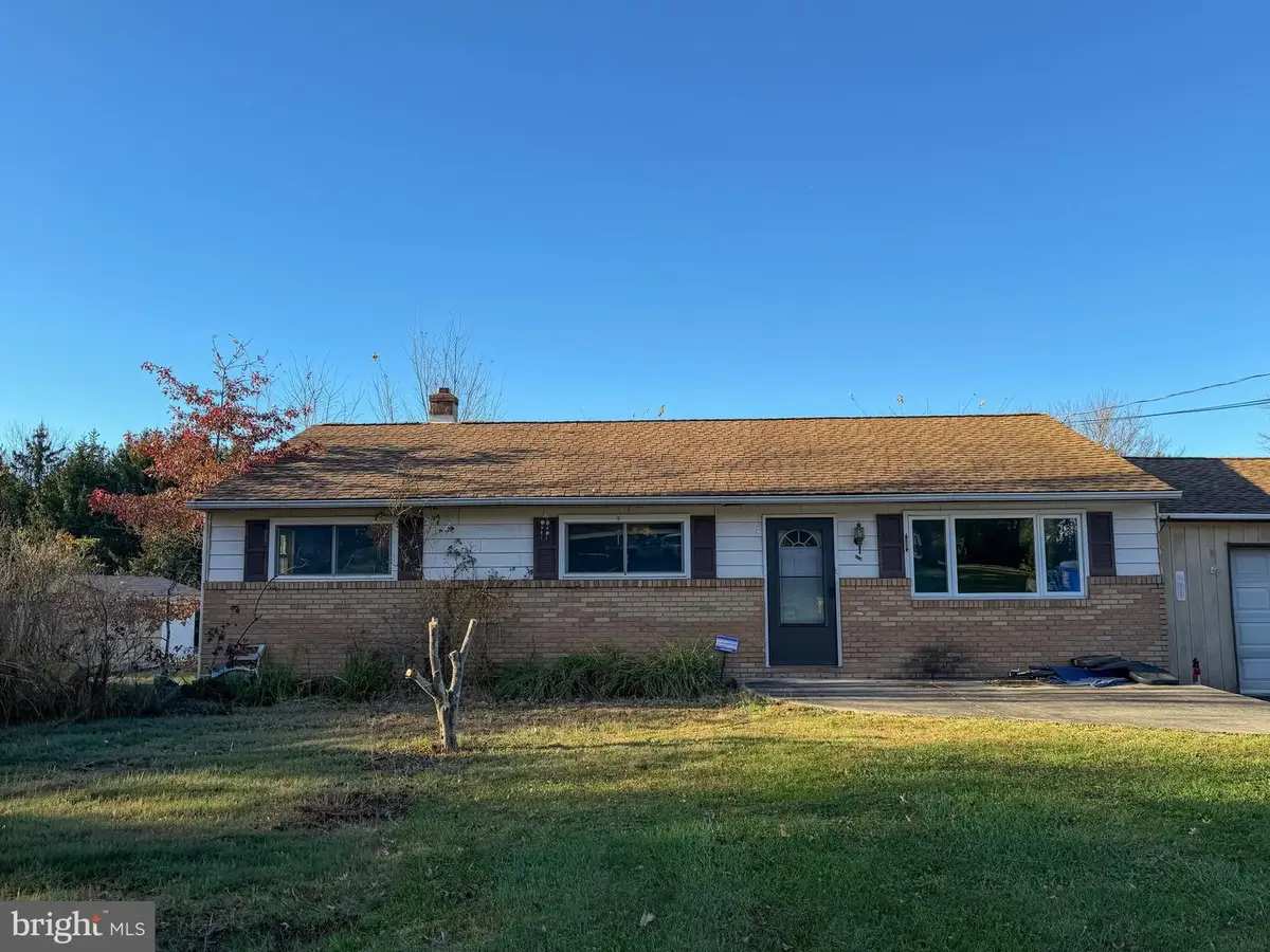 214 Three Mile Run Rd, Sellersville, PA 18960 - Image #1