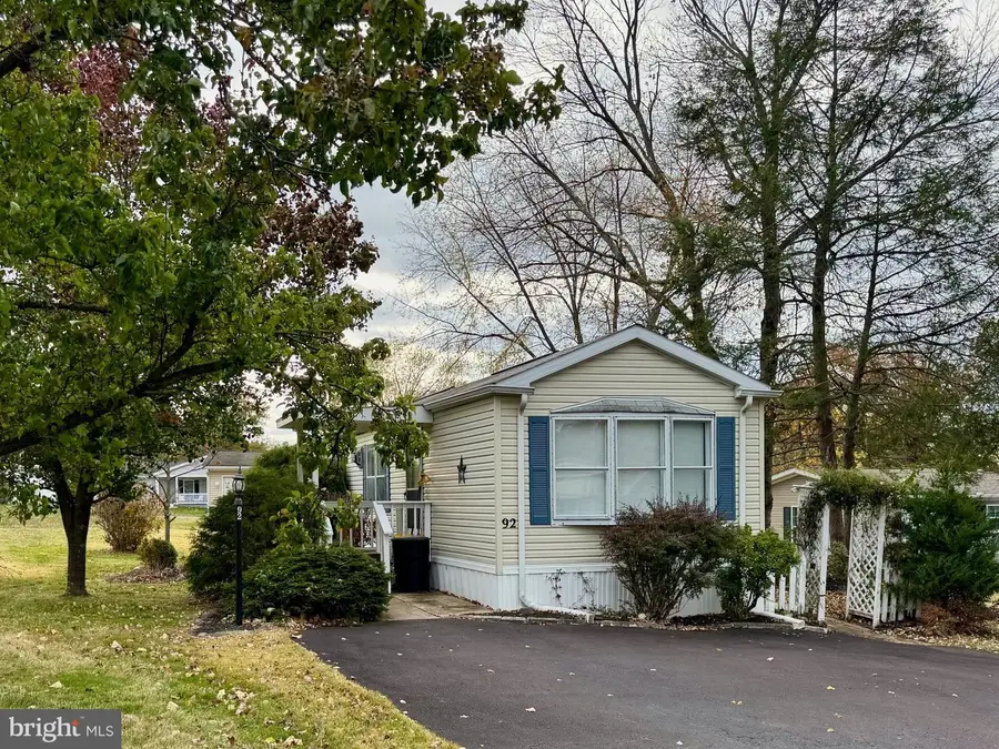 92 Robin Ln, Sellersville, PA 18960 - Image #2