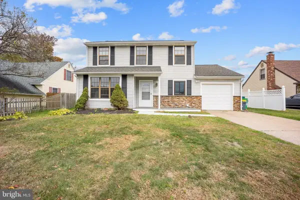 560 Fernwood Ln, FAIRLESS HILLS, PA 19030