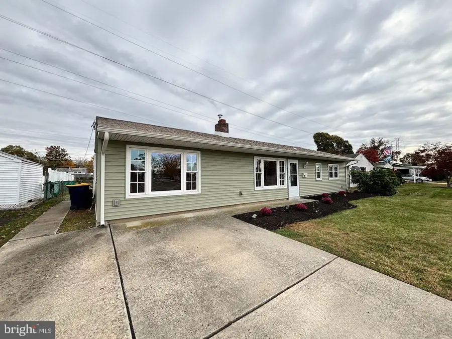 95 Stonybrook Dr #s, Levittown, PA 19055 - Image #2