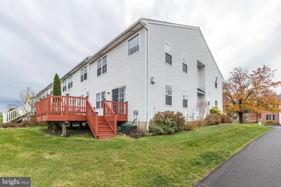203 Hampshire Dr, Sellersville, PA 18960 - Image #3