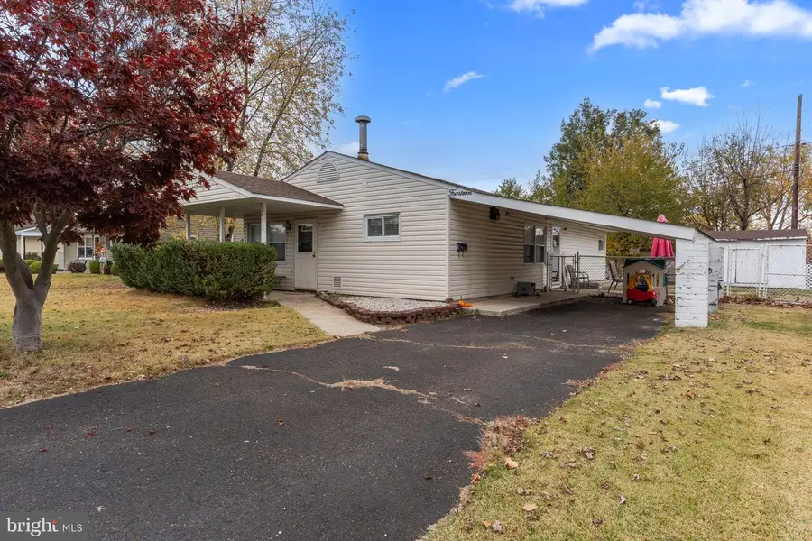 14 Dewberry Ln, Levittown, PA 19055 - Image #3