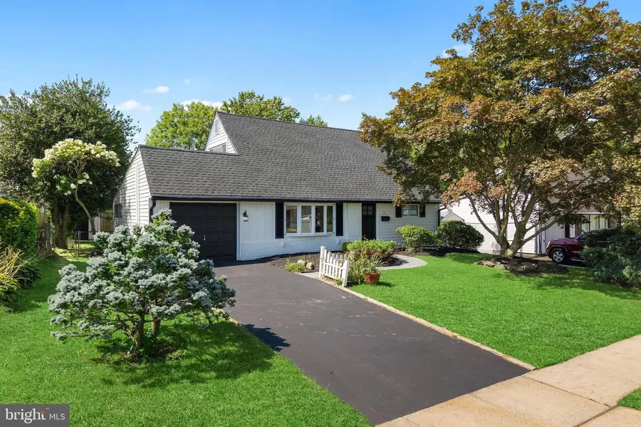 57 Middle Rd, Levittown, PA 19056 - Image #2