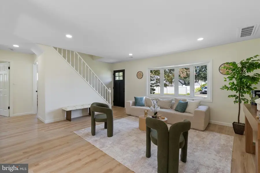 57 Middle Rd, Levittown, PA 19056 - Image #3