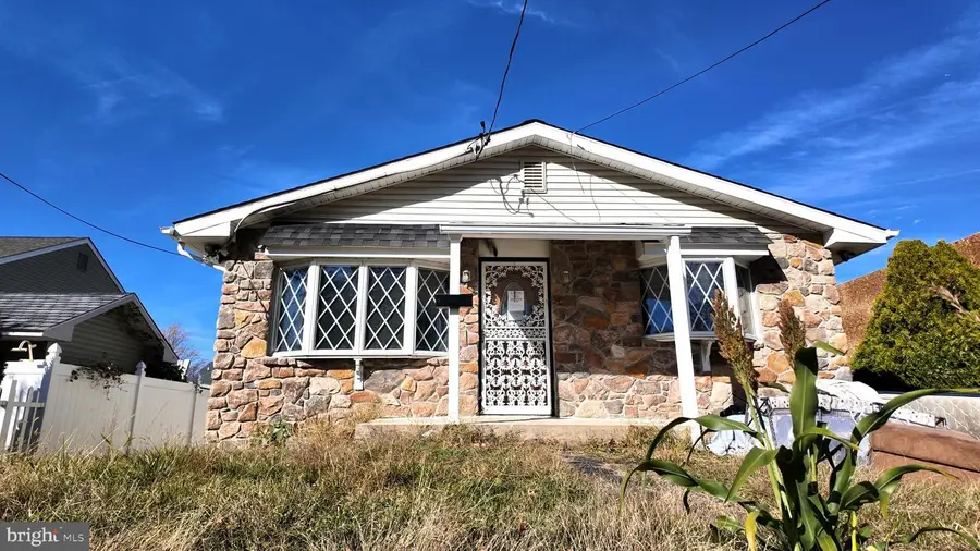 2452 Linconia Ave, Feasterville Trevose, PA 19053 - Image #2