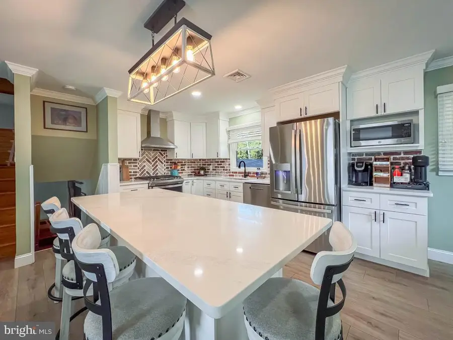 601 Austin Dr, Fairless Hills, PA 19030 - Image #2