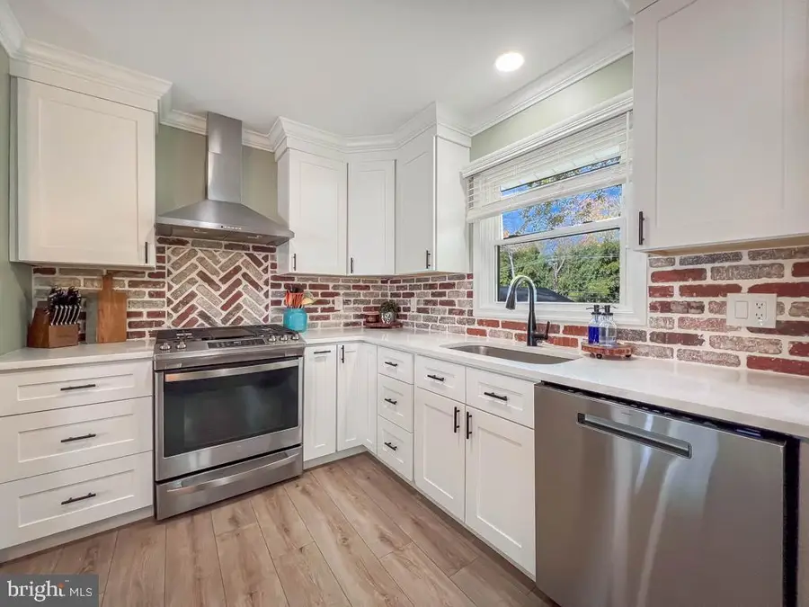 601 Austin Dr, Fairless Hills, PA 19030 - Image #3