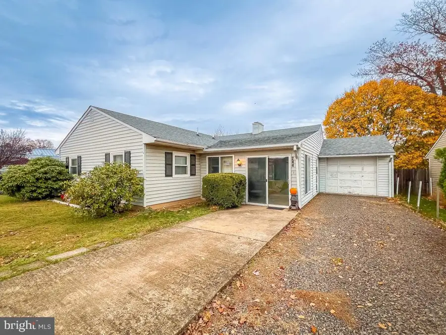 244 Guilford Rd, Fairless Hills, PA 19030 - Image #3