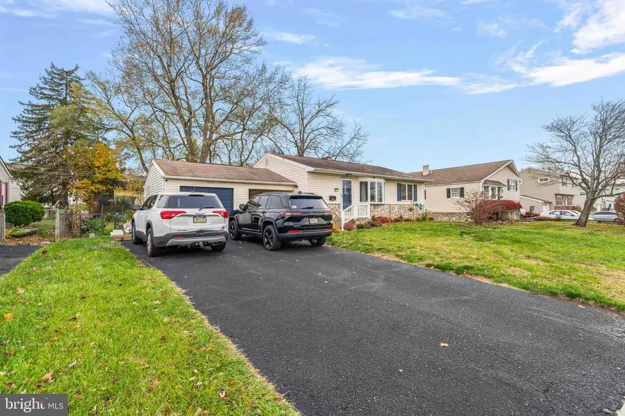 216 Wellington Dr, Warminster, PA 18974 - Image #2