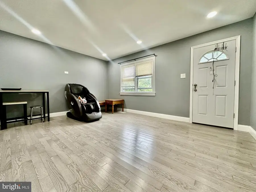 632 Durham Rd, Newtown, PA 18940 - Image #2