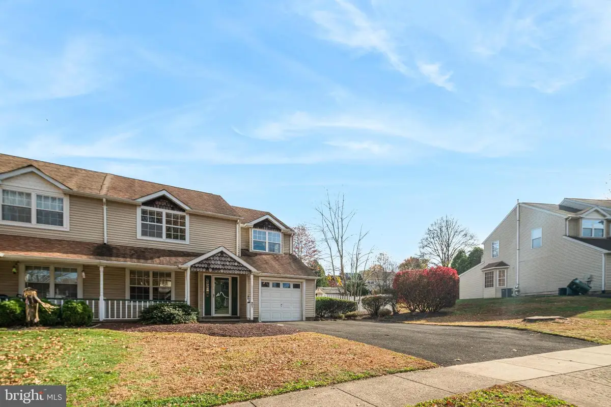 21 Tree Bark Ln, Southampton, PA 18966 - Image #1