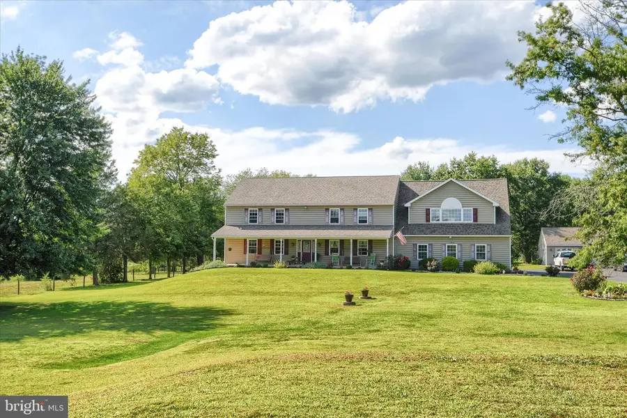 1010 Sweetbriar Rd, Perkasie, PA 18944 - Image #2