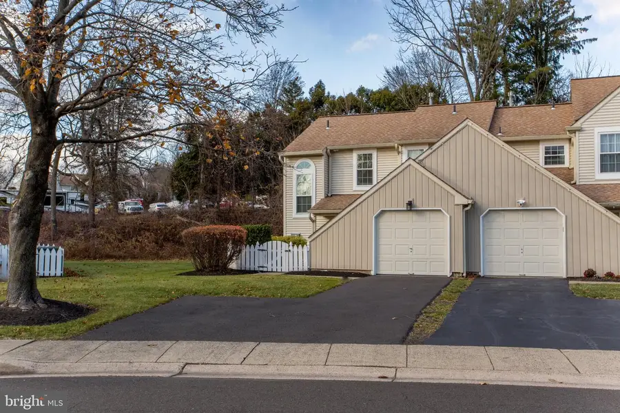 1811 Hennessy Dr, Southampton, PA 18966 - Image #2