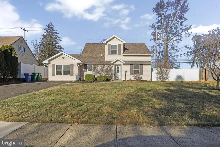 58 Rocky Pool Ln, Levittown, PA 19055 - Image #2