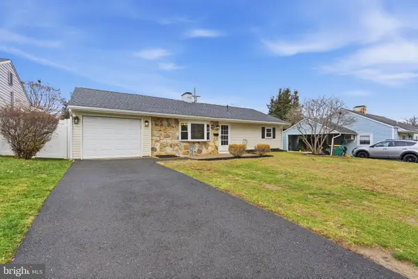 831 Trenton Rd, FAIRLESS HILLS, PA 19030