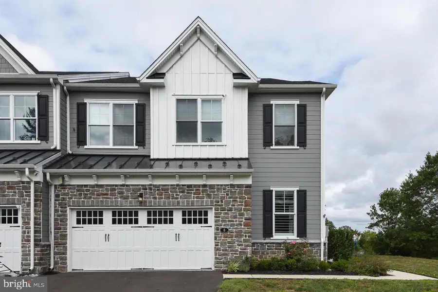 8 Elizabeth Ln, Doylestown, PA 18901 - Image #2