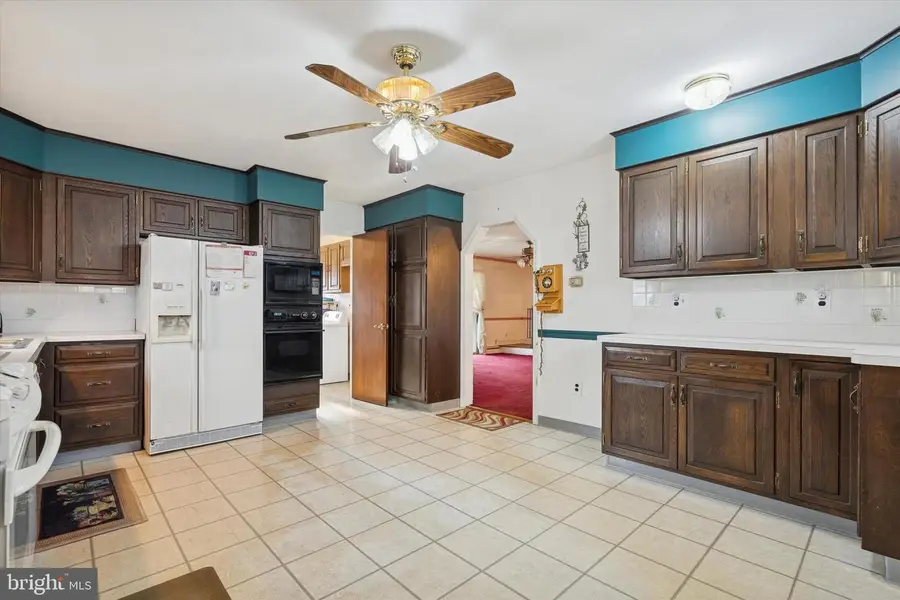 30 Whitewood Dr, Levittown, PA 19057 - Image #3