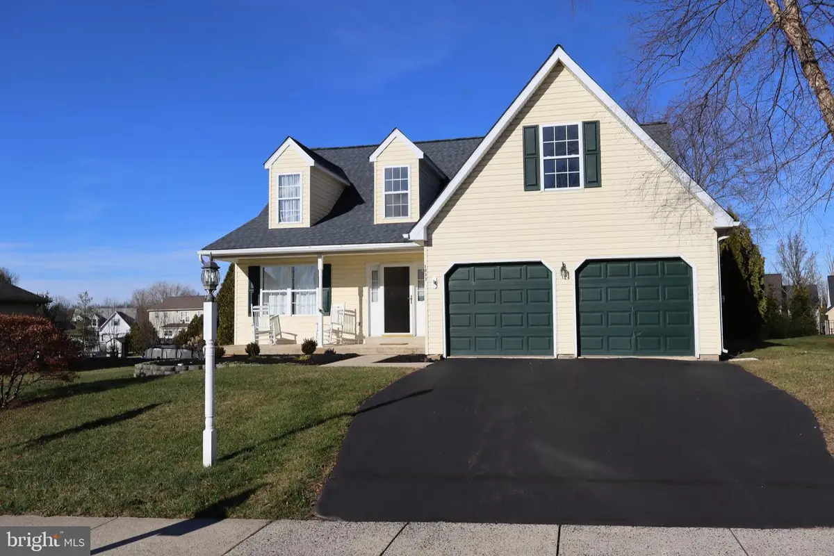 1033 Glen Manor Dr, Quakertown, PA 18951 - Image #1
