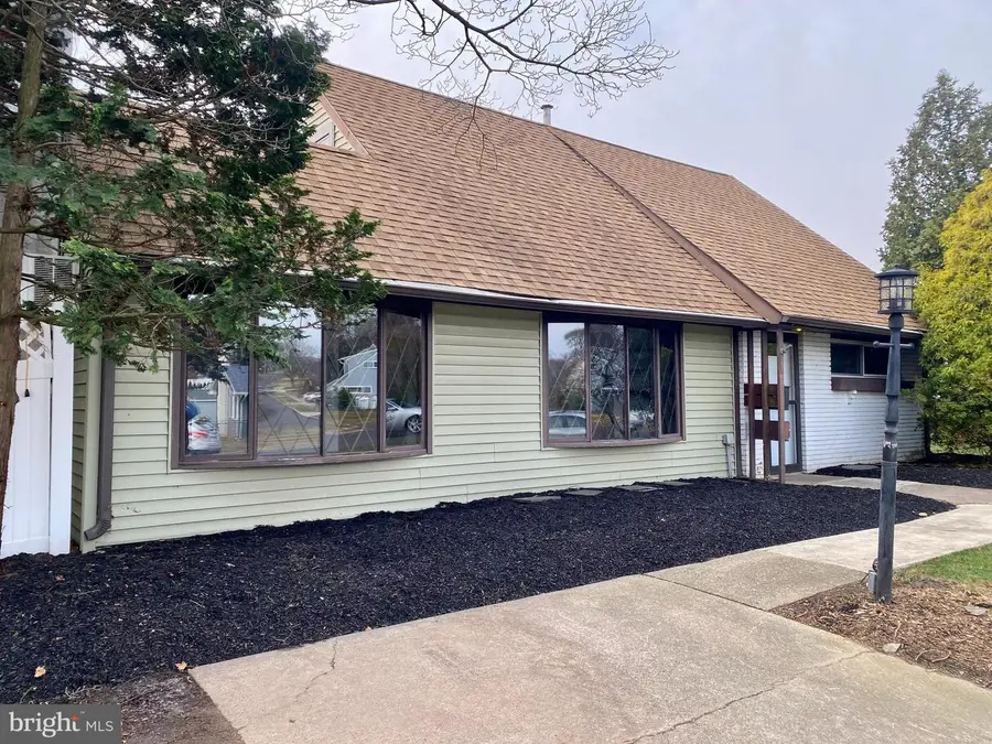 28 Cloister Rd, Levittown, PA 19057 - Image #3