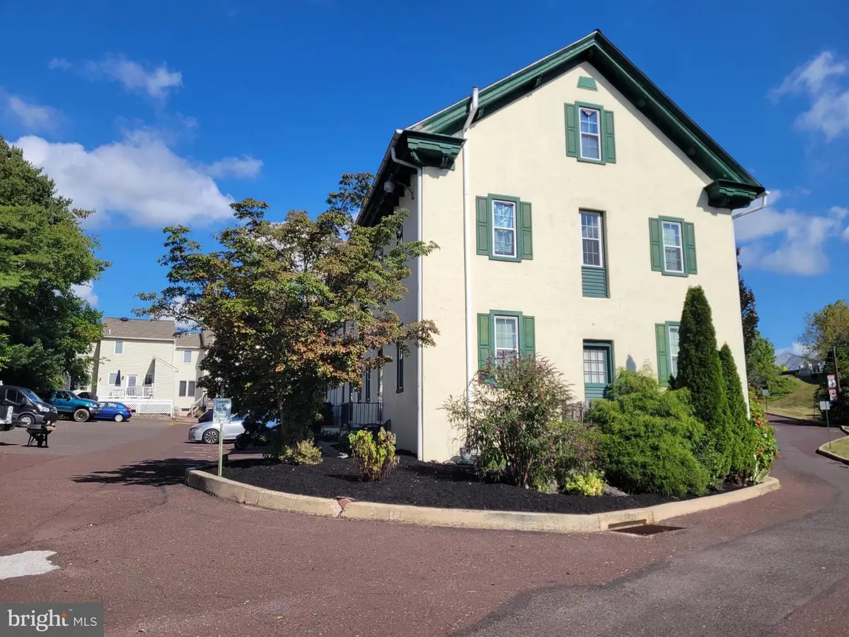 320 N Main St #102, Sellersville, PA 18960 - Image #1