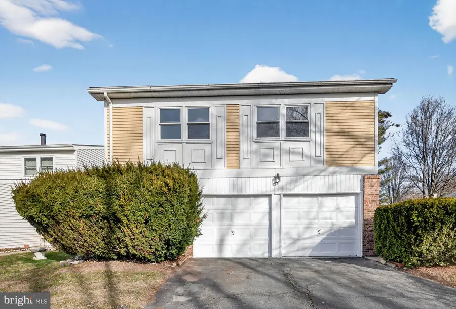 102 Chesapeake Dr, Newtown, PA 18940 - Image #2