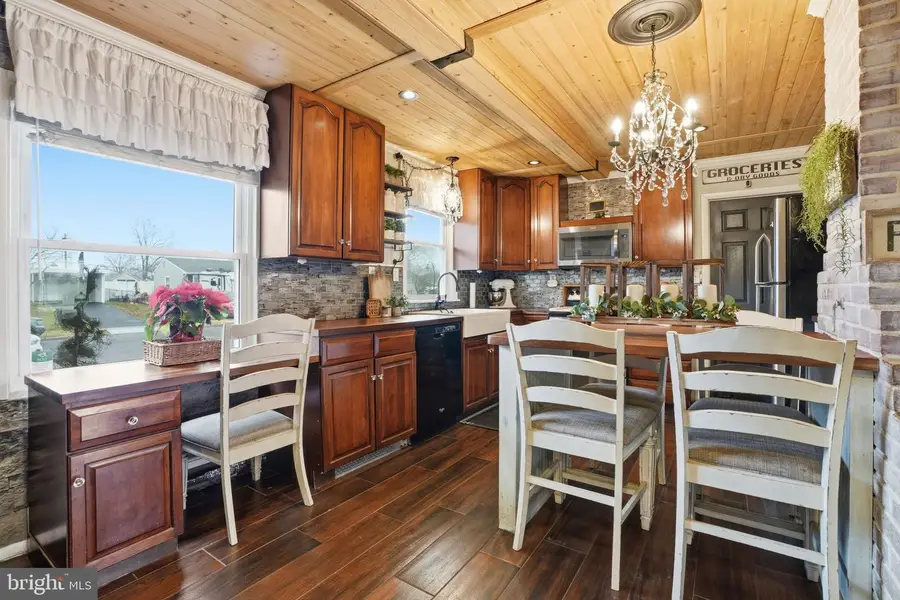 165 Crabtree Dr, Levittown, PA 19055 - Image #3