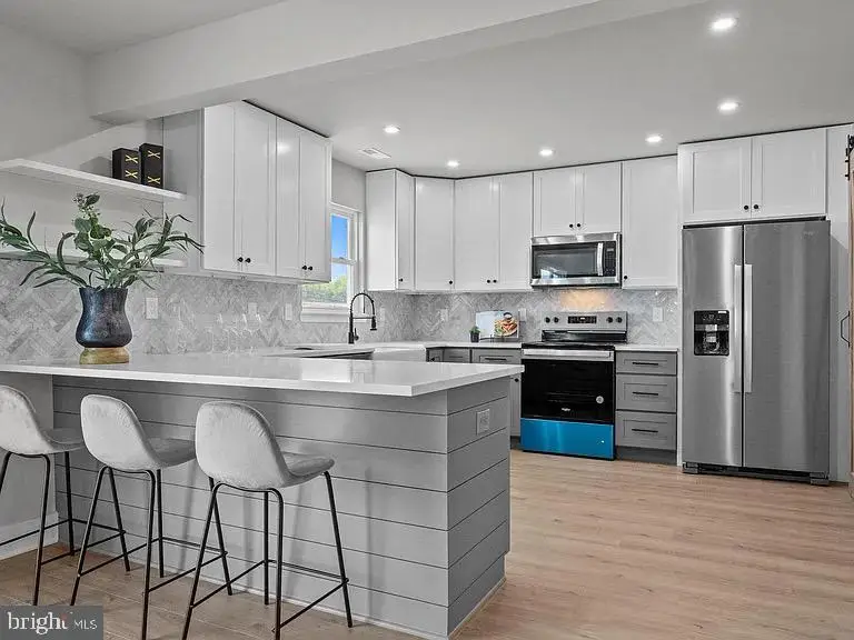 2820 Avenue E, Levittown, PA 19056 - Image #2