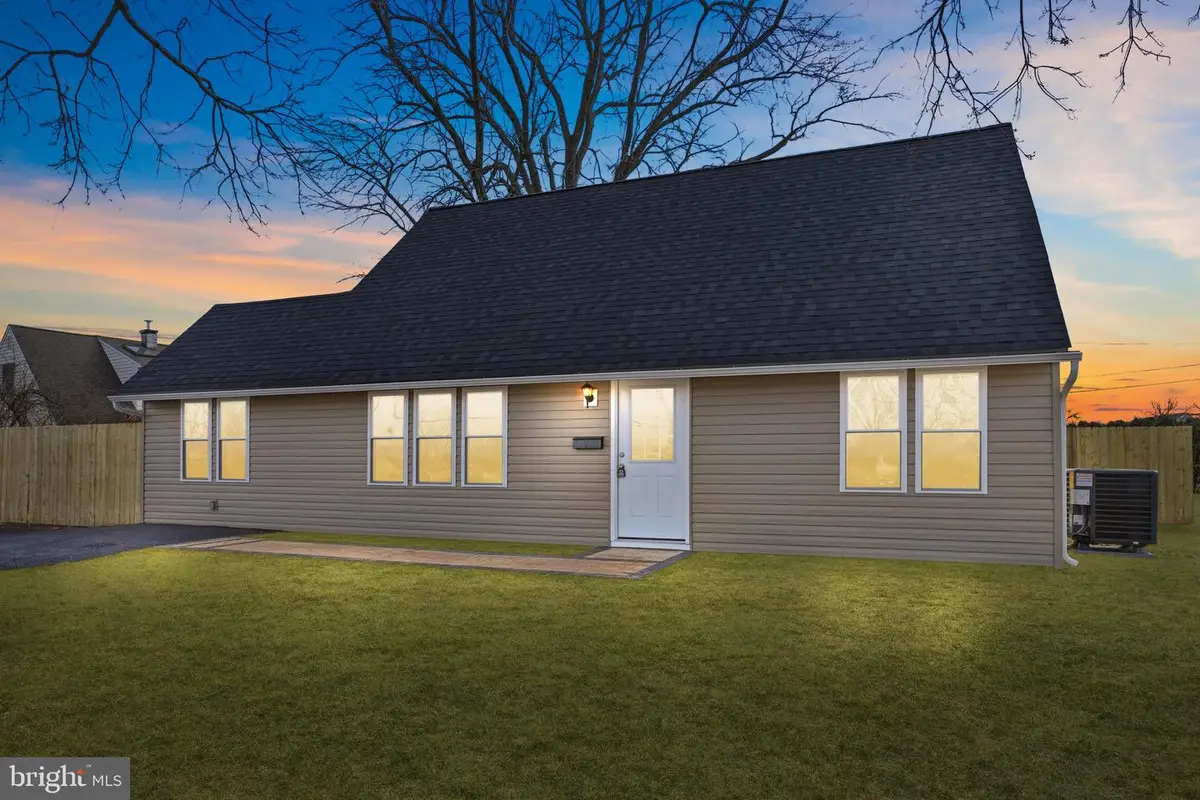 152 Junewood Dr, Levittown, PA 19055 - Image #1