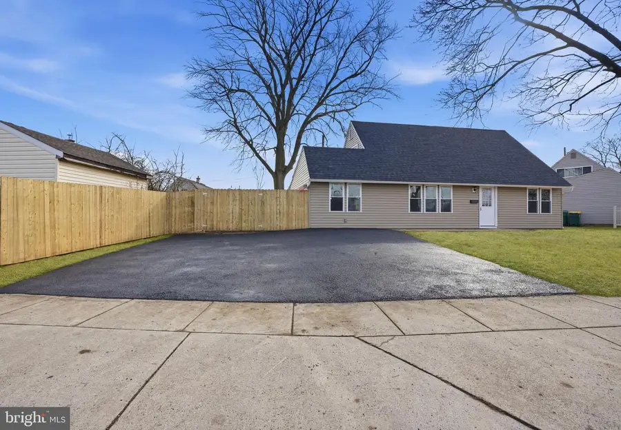 152 Junewood Dr, Levittown, PA 19055 - Image #2